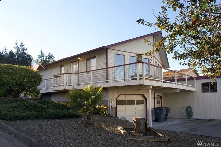 620 S M St  Port Angeles WA 98363 photo