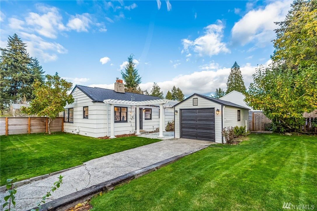 Property Photo: 3803 NE 89th St WA 98115