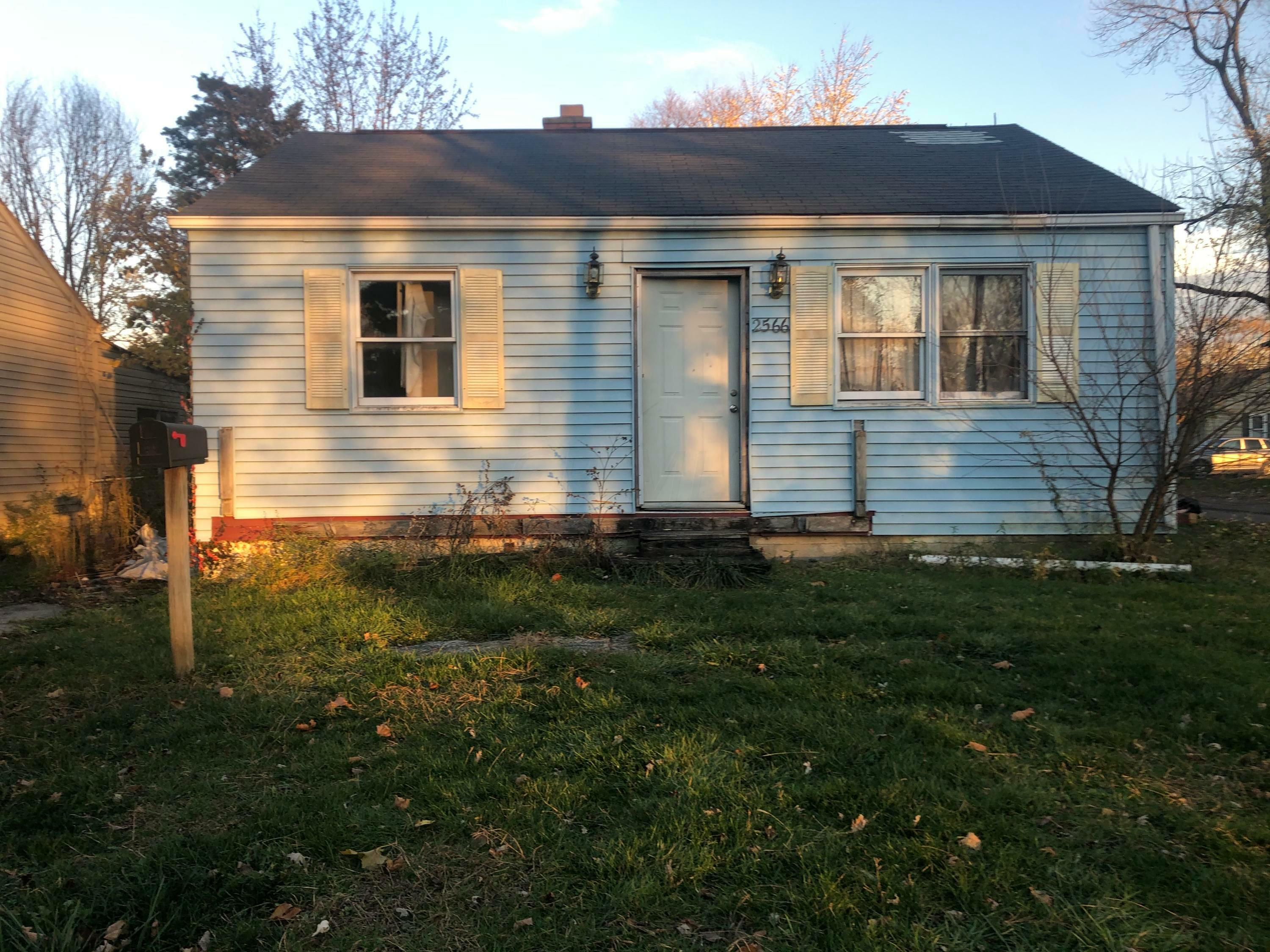 Property Photo:  2566 Homecroft Drive  OH 43211 