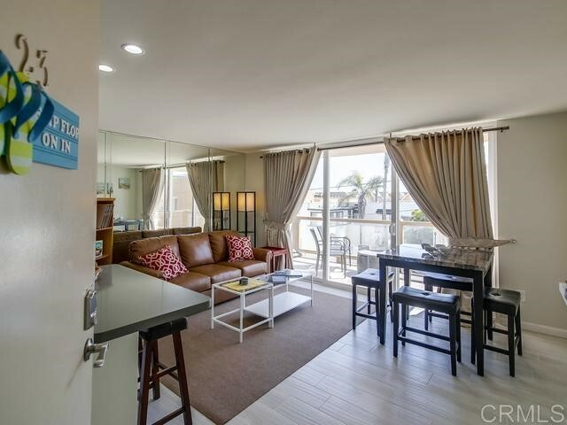 Property Photo:  725 Redondo Ct 23  CA 92109 