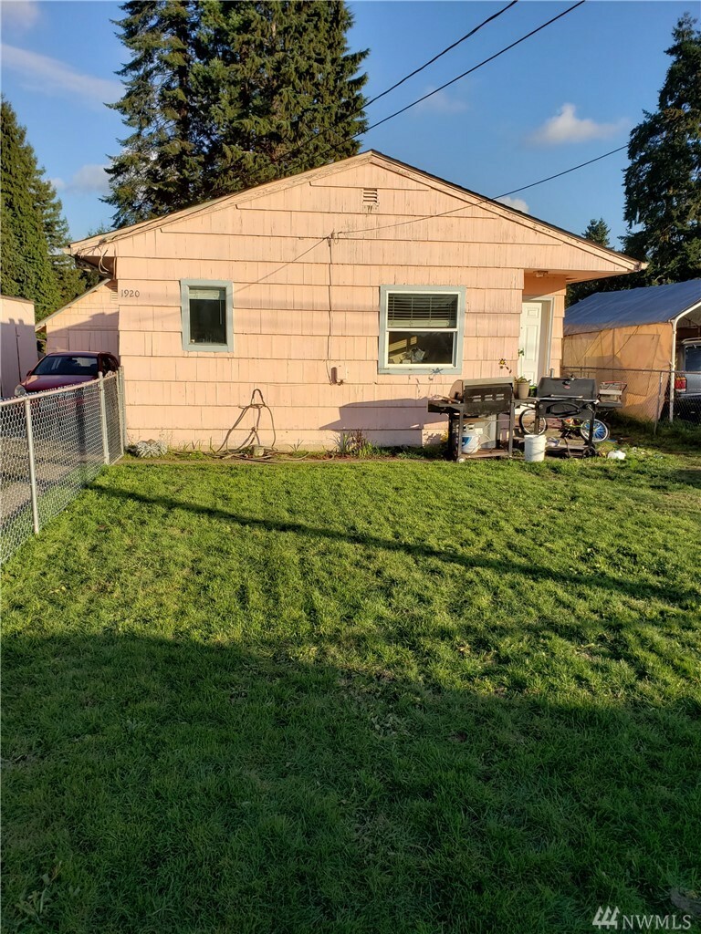 Property Photo:  1920 N Pacific  WA 98626 