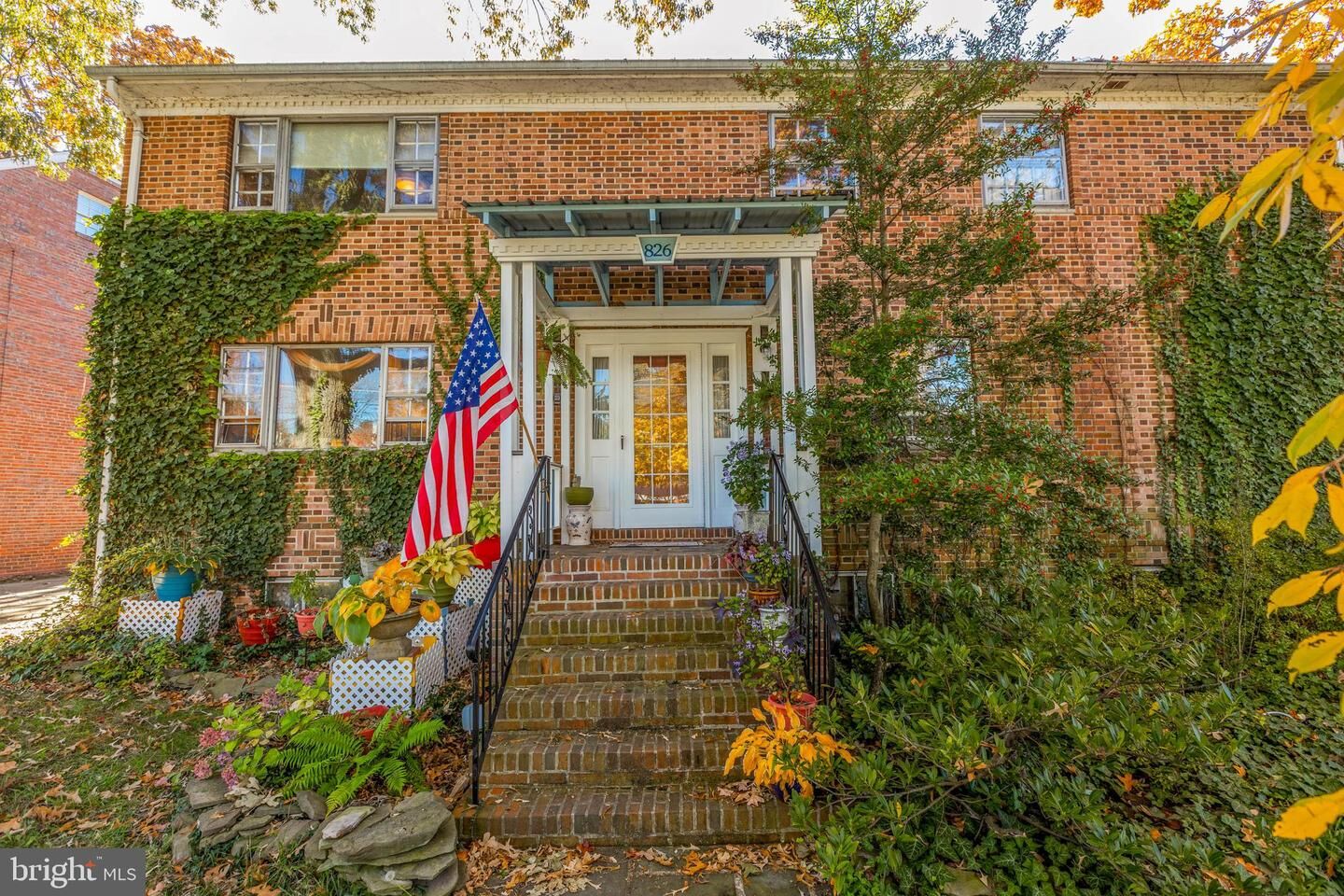 Property Photo:  826 W Braddock Road  VA 22302 