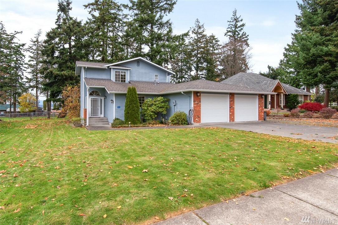 Property Photo:  504 Hillcrest Dr  WA 98221 