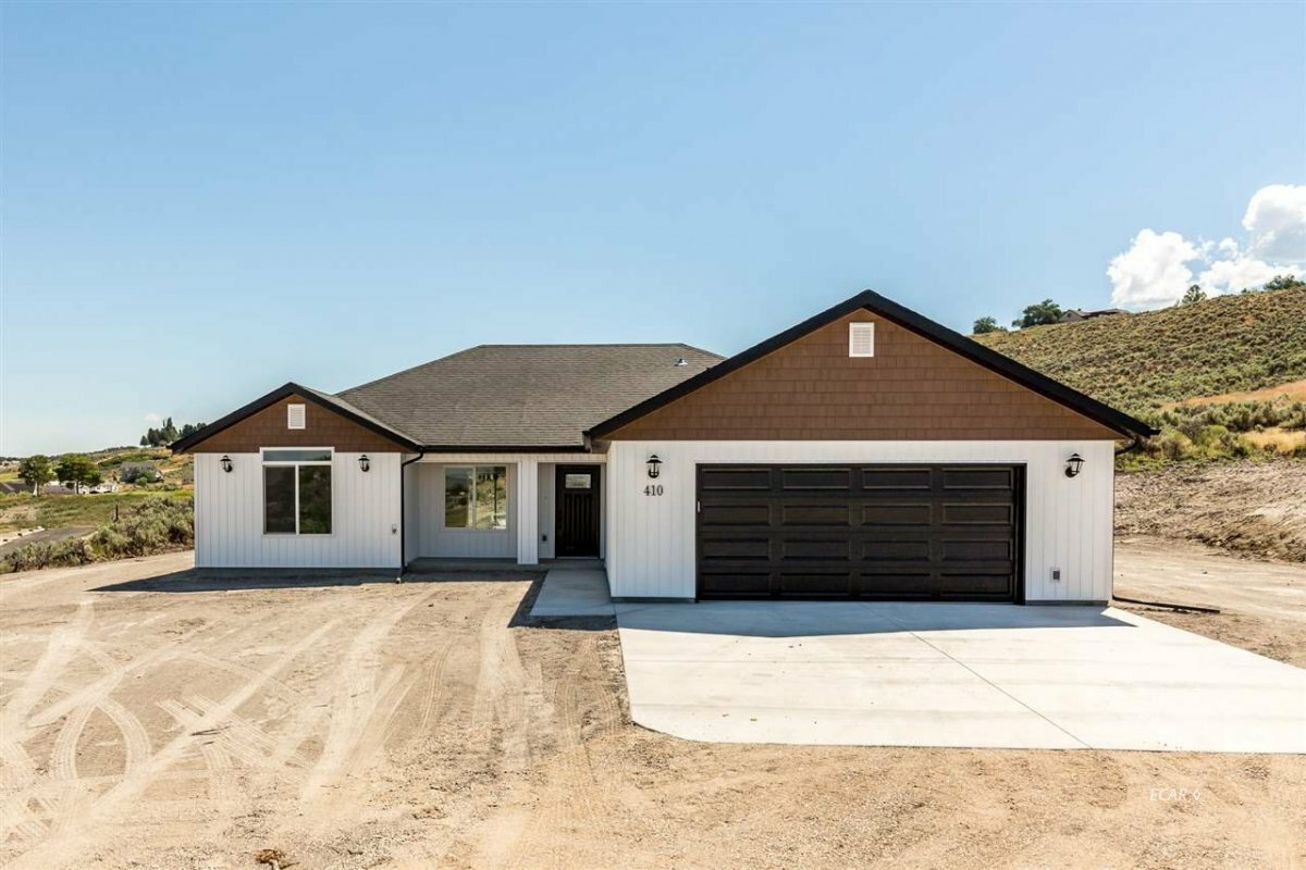Property Photo: 410 Edgebrook Lane NV 89815