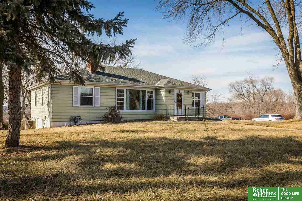 Property Photo:  902 Bellevue  NE 68005 