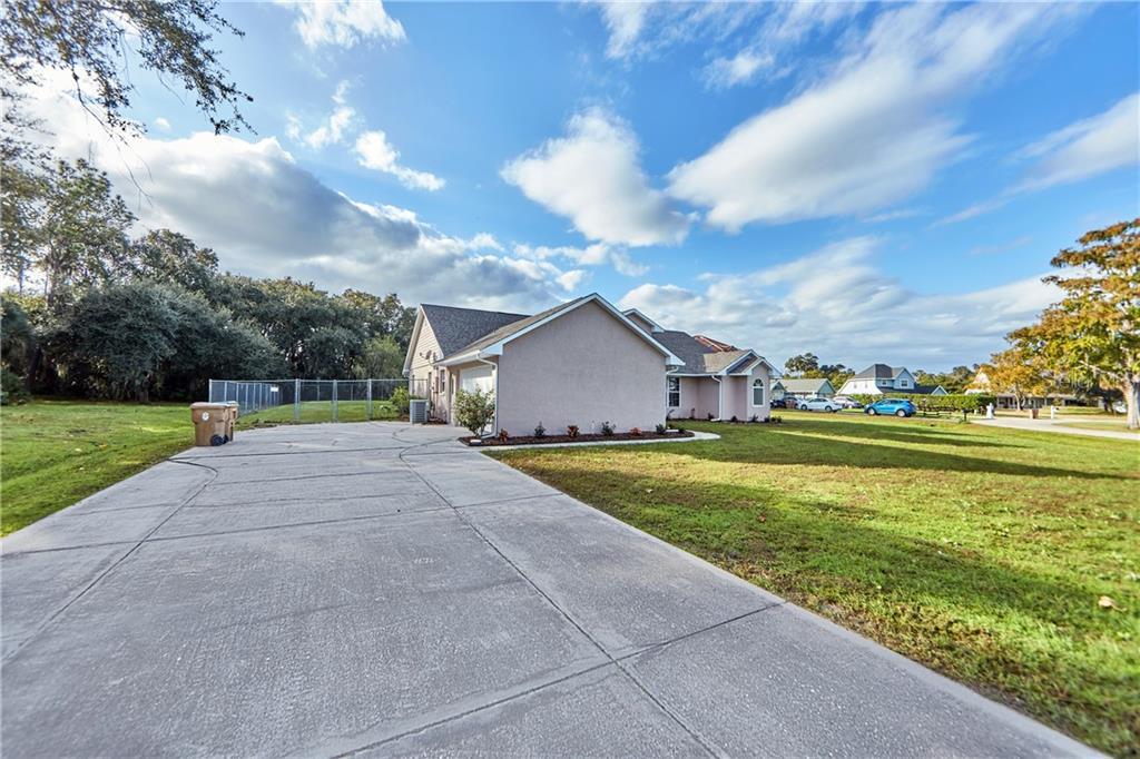 Property Photo: 1700 Big Oak Lane FL 34746