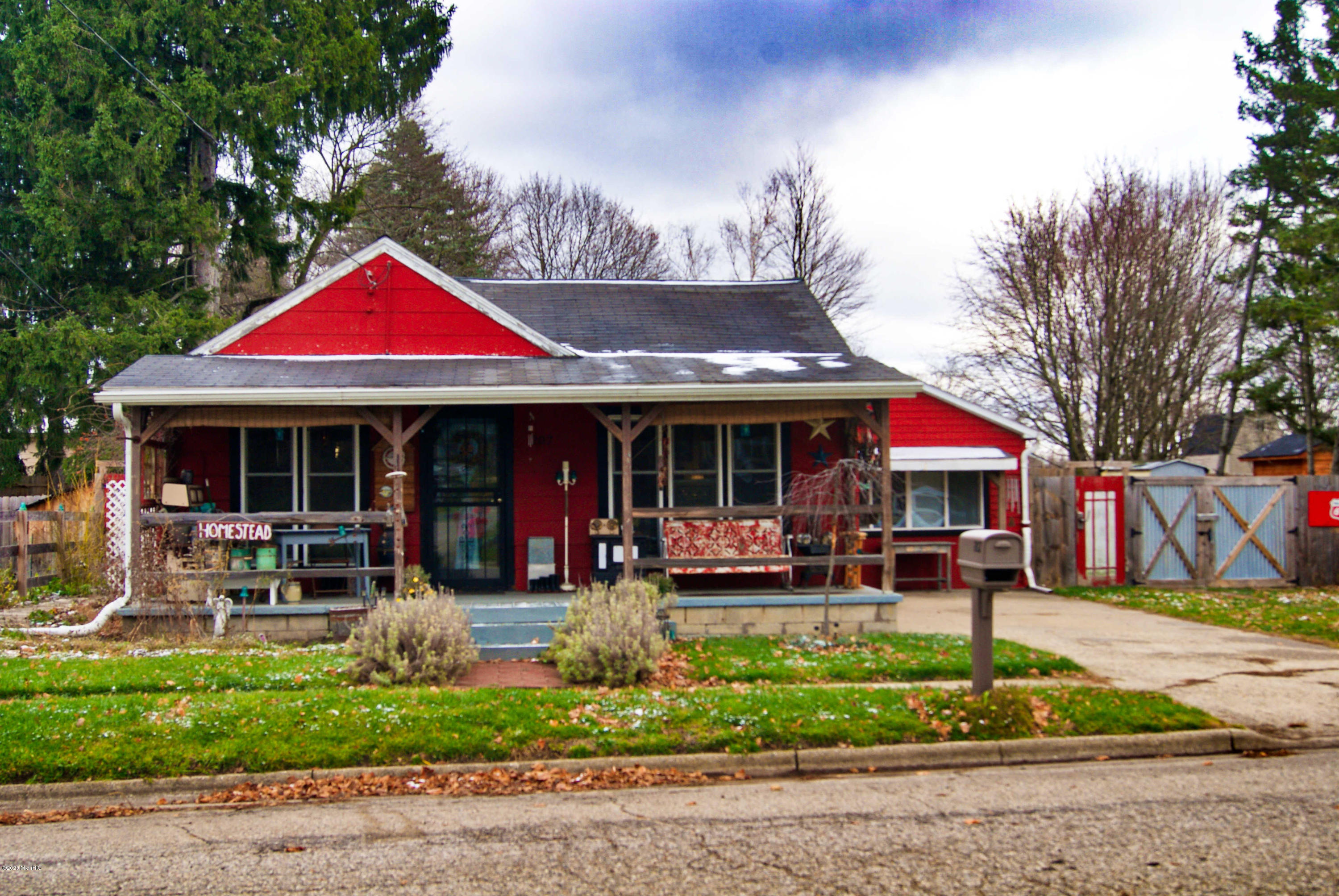 Property Photo:  207 S Fremont Street  MI 49340 