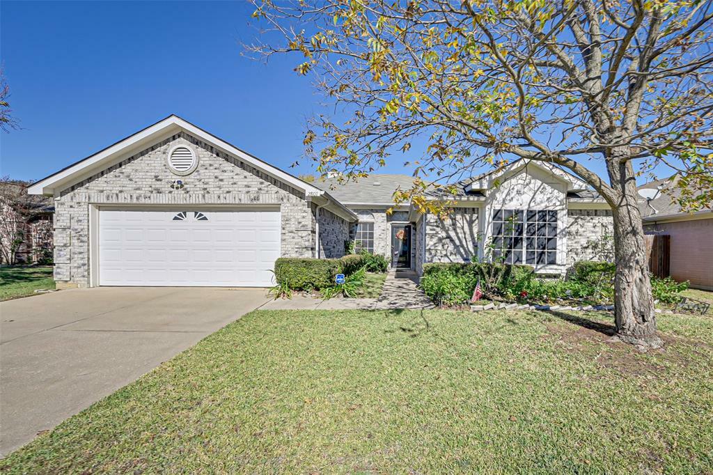 Property Photo:  2807 Yorkfield Court  TX 76001 