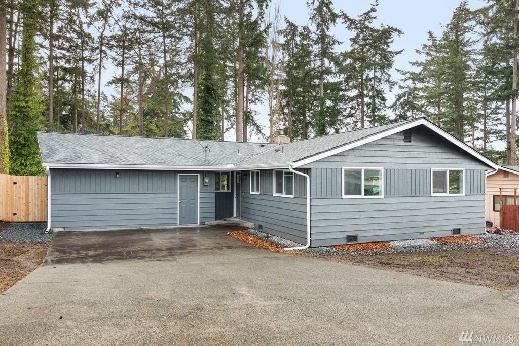 Property Photo: 1571 NE 7th Ct WA 98277