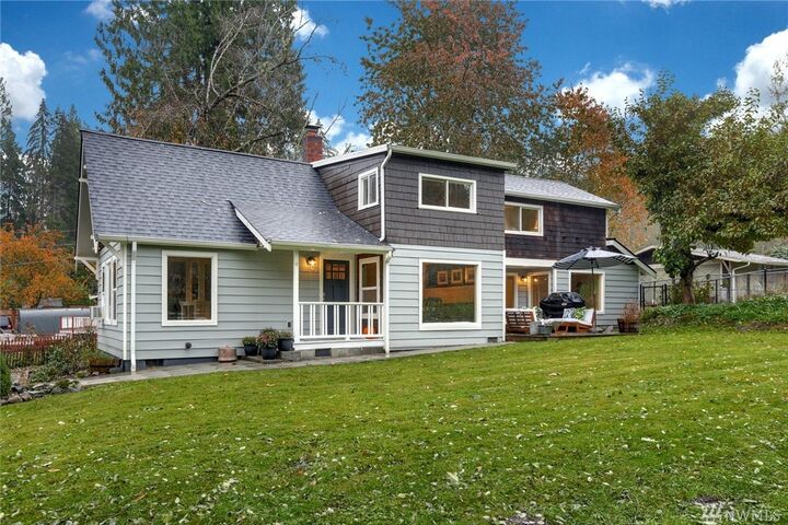 Property Photo:  10706 E Lake Joy Dr NE  WA 98014 