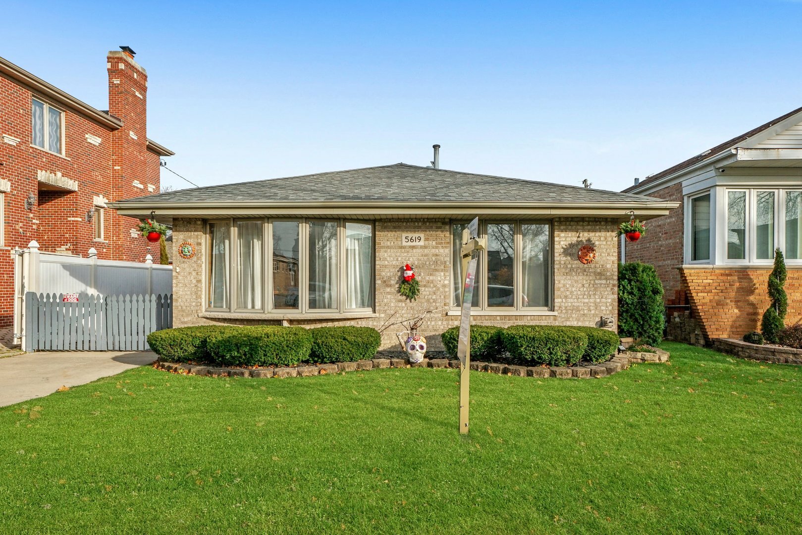 Property Photo:  5619 S Nashville Avenue  IL 60638 