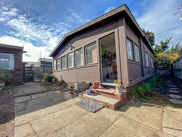 Property Photo:  2005 10th Street  CA 93402 