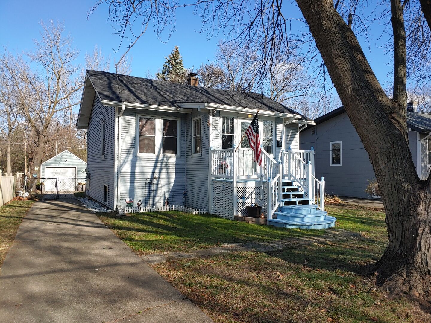 Property Photo:  114 E Kenilworth Avenue  IL 60181 
