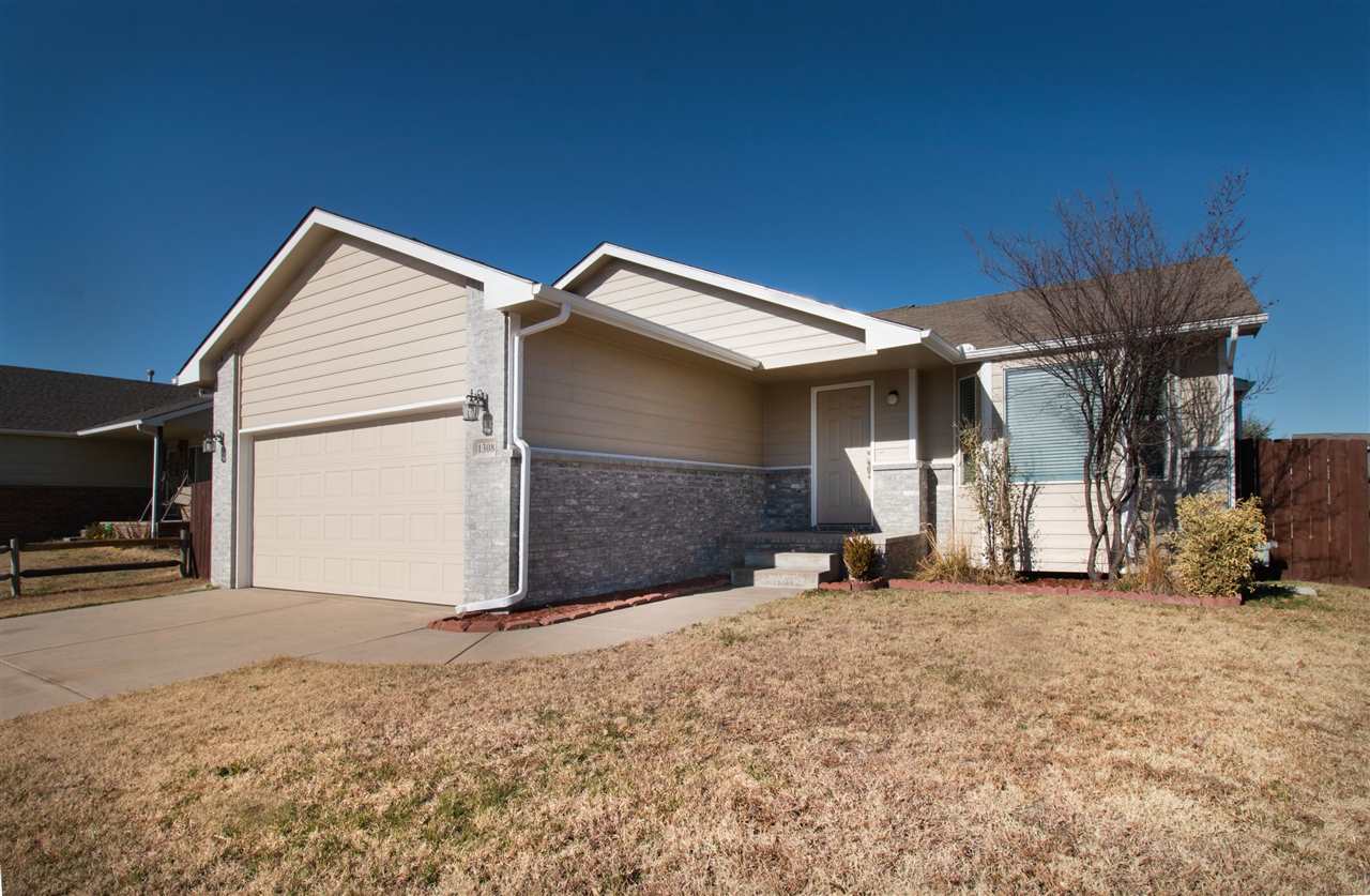 Property Photo: 1308 E Berlin St KS 67060