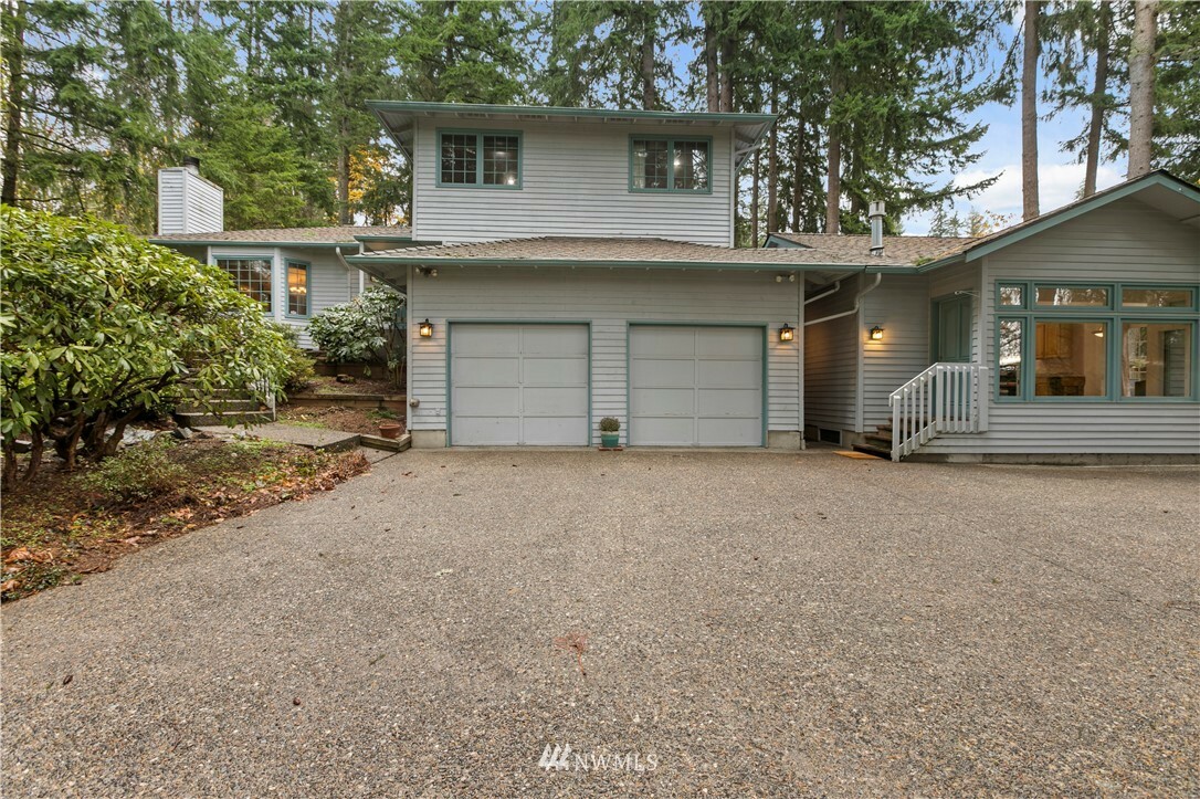 Property Photo:  14212 164th Avenue SE  WA 98059 