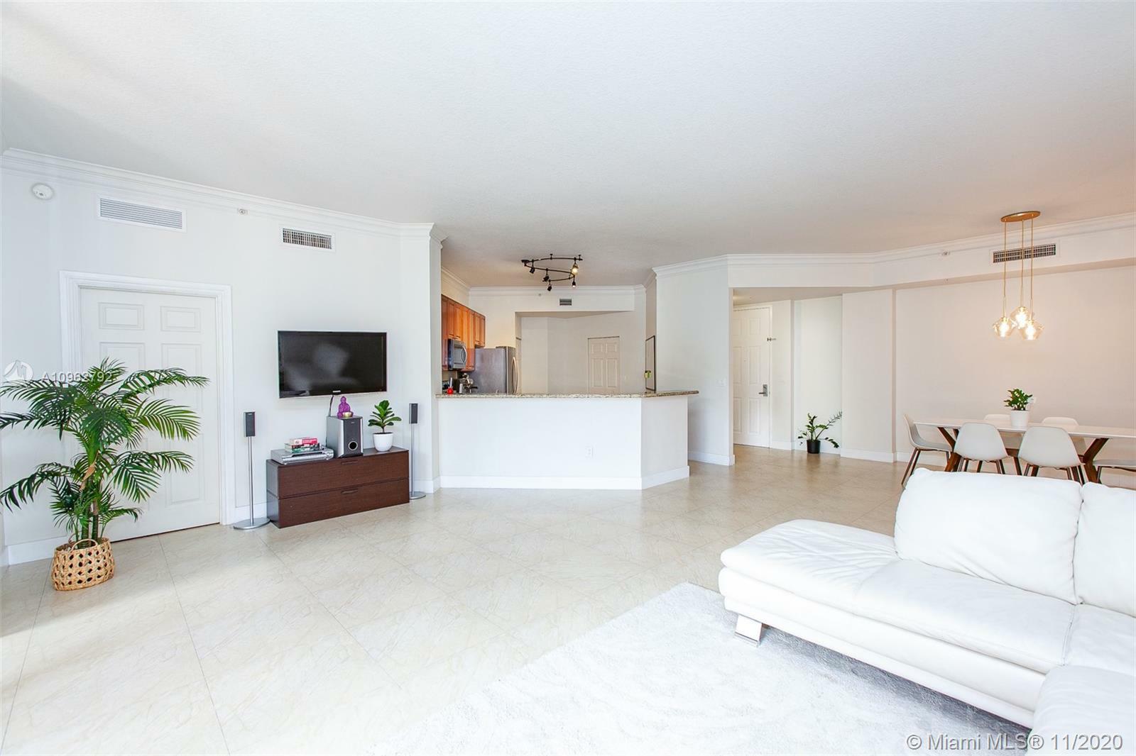 Property Photo: 3001 NE 185th St 310 FL 33180