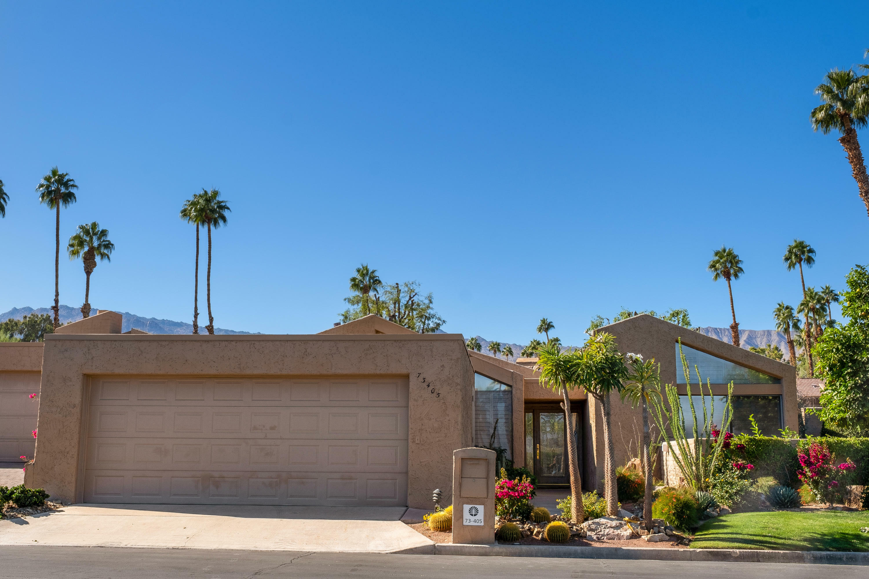 Property Photo:  73407 Nettle Court  CA 92260 