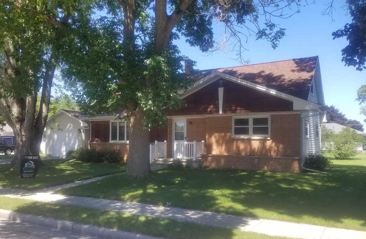 Property Photo:  608 Tulip Ln  WI 53963 