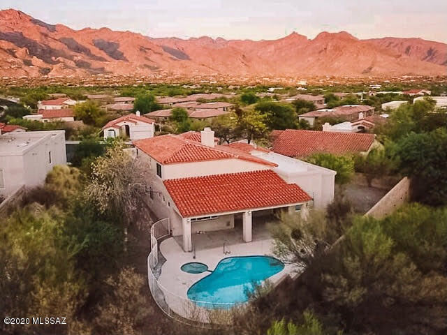 Property Photo:  5621 N Placita Paisaje  AZ 85750 