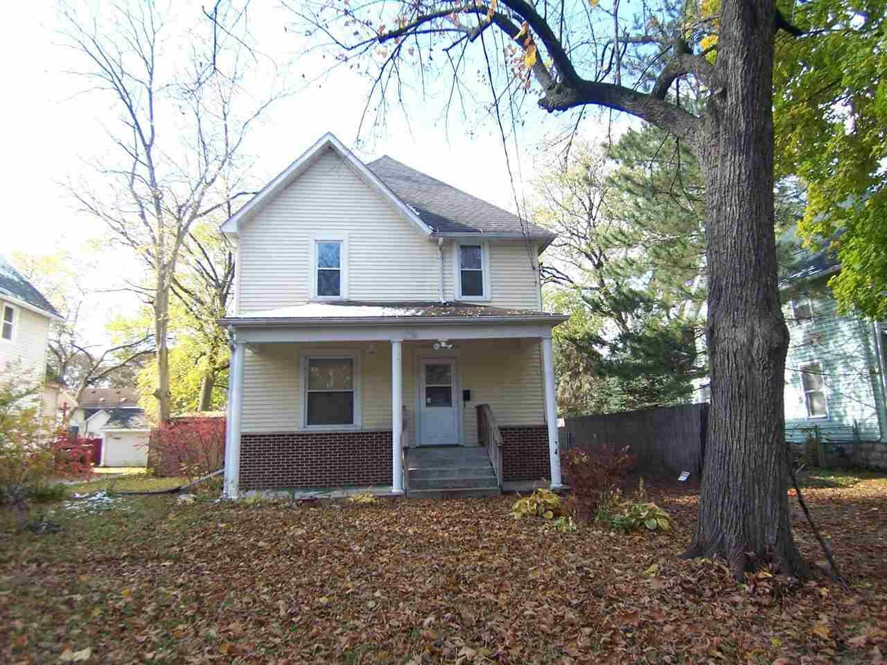 Property Photo:  938 9th St  WI 53511 