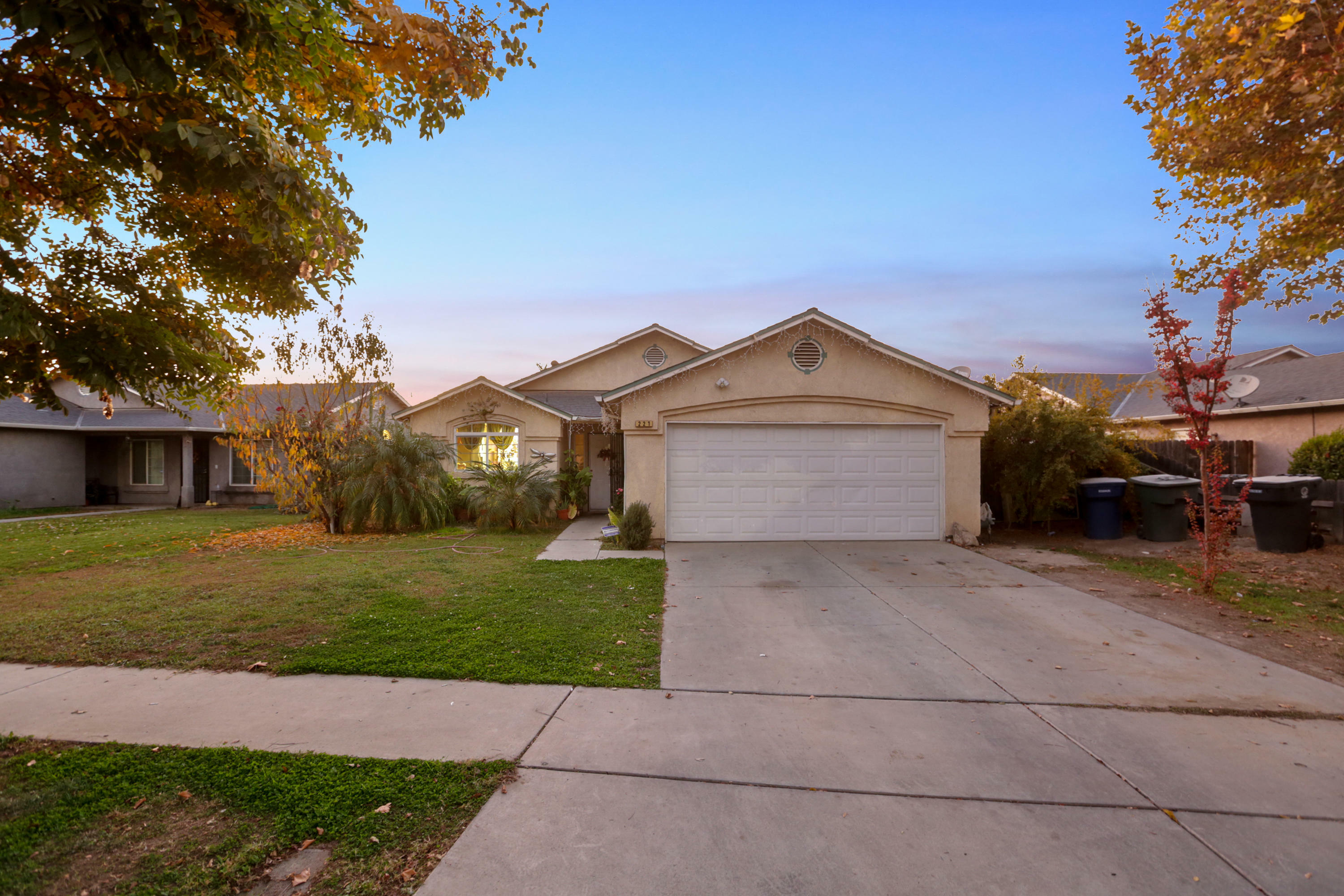 221 Yellowstone Street  Tulare CA 93274 photo