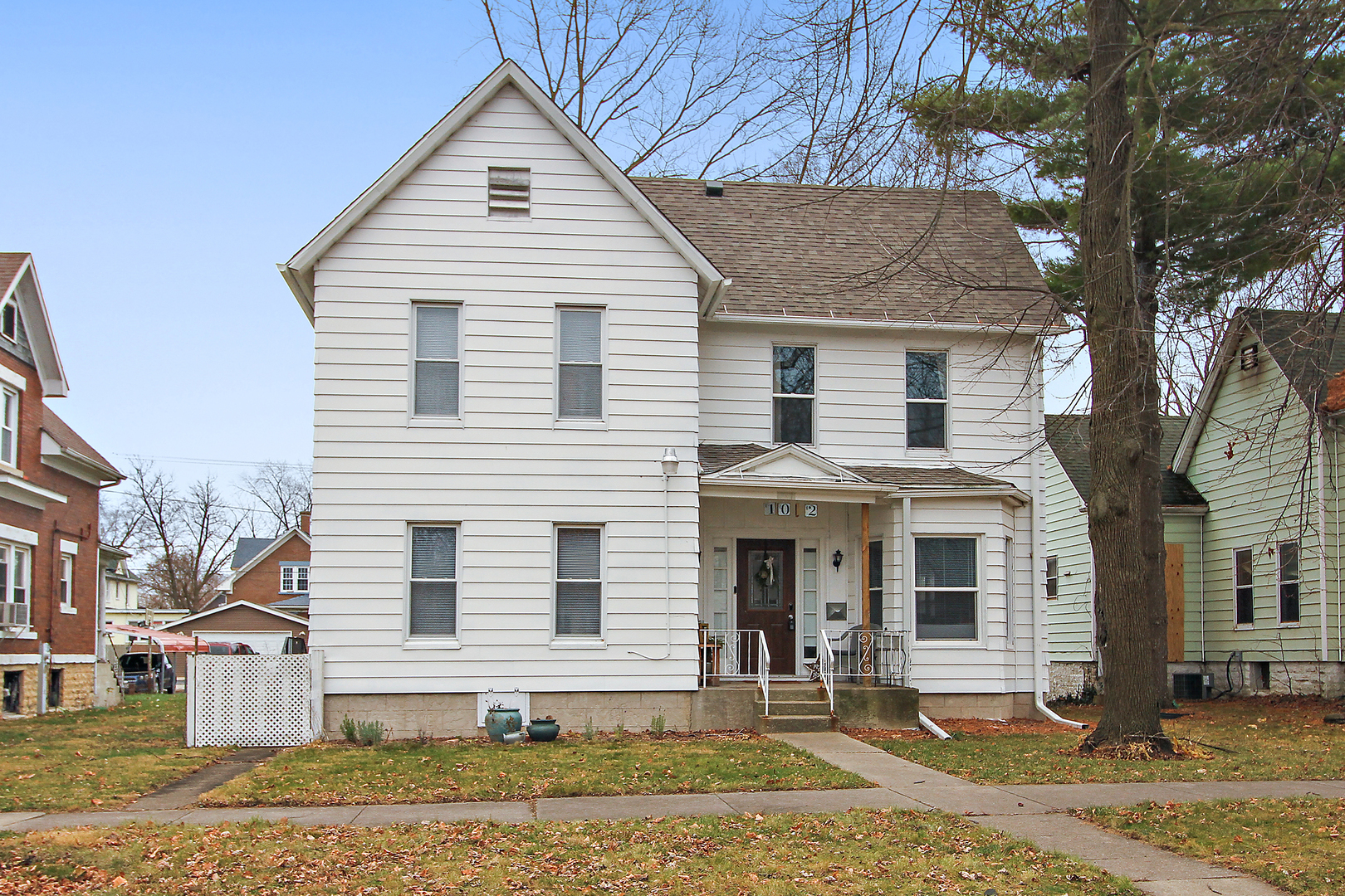 Property Photo:  1042 S 3rd Avenue  IL 60901 