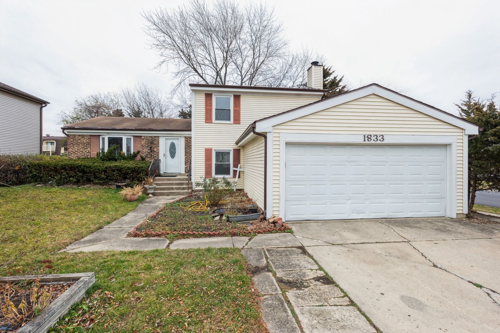 Property Photo: 1833 Scarboro Drive IL 60139