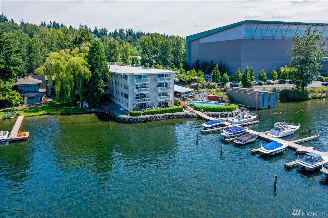 Property Photo:  5021 Ripley Lane N 7  WA 98056 