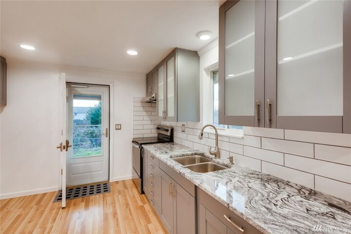 Property Photo:  6804 40th St NE  WA 98270 