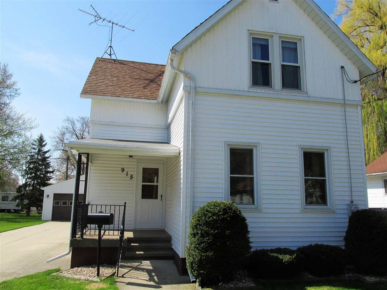 Property Photo:  915 W Hawes Avenue  WI 54914-2724 