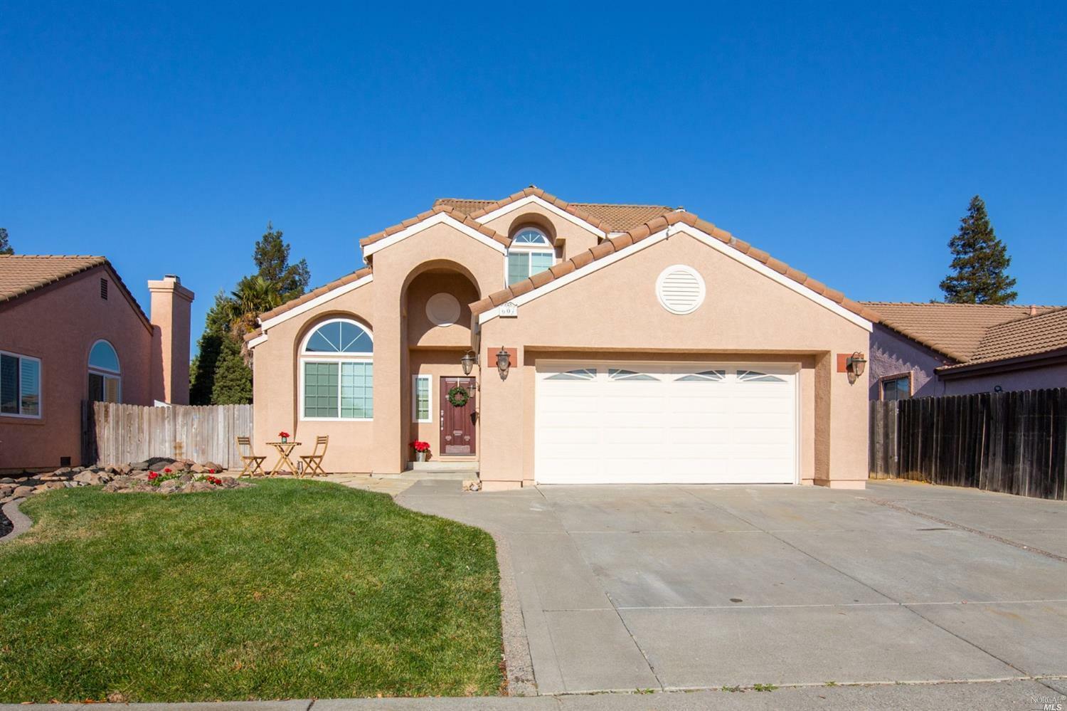 Property Photo:  607 Laurelwood Circle  CA 95687 