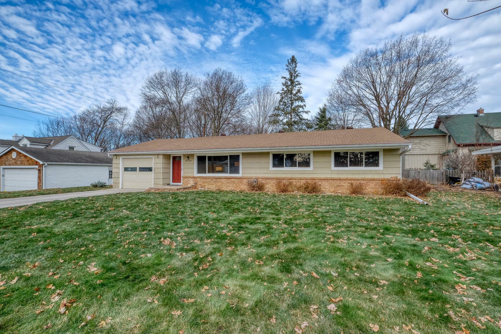 Property Photo:  18540 Highland Avenue  MN 55391 