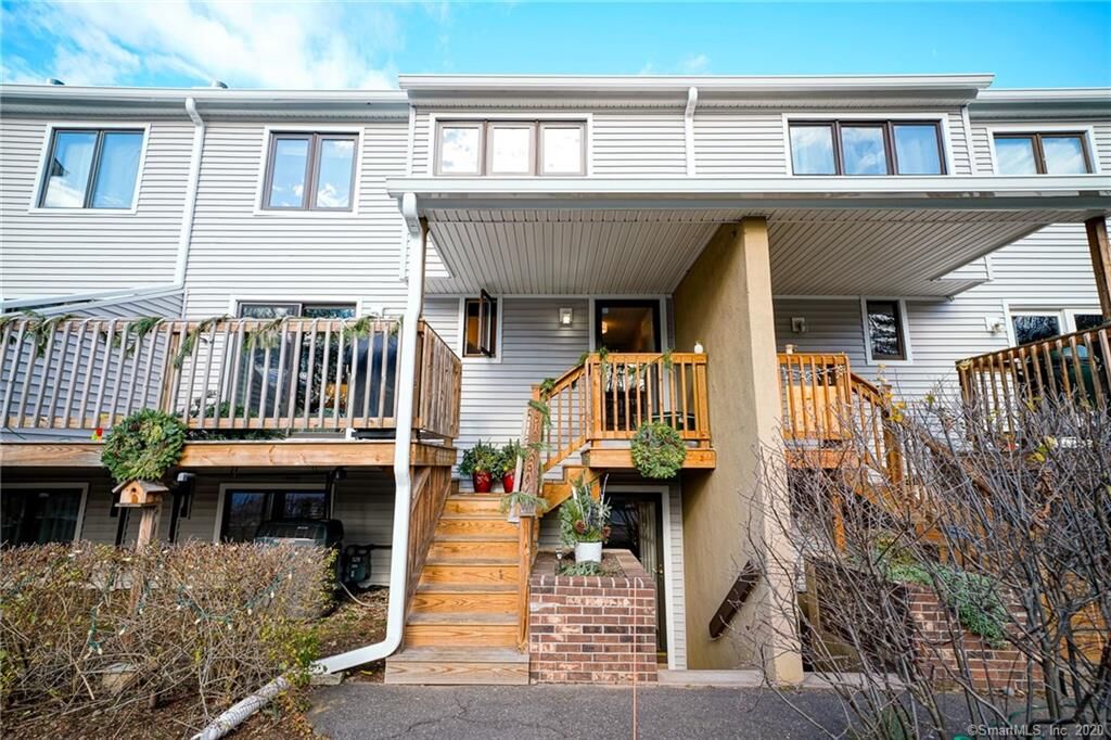 Property Photo:  30 Dutton Place Way 30  CT 06033 