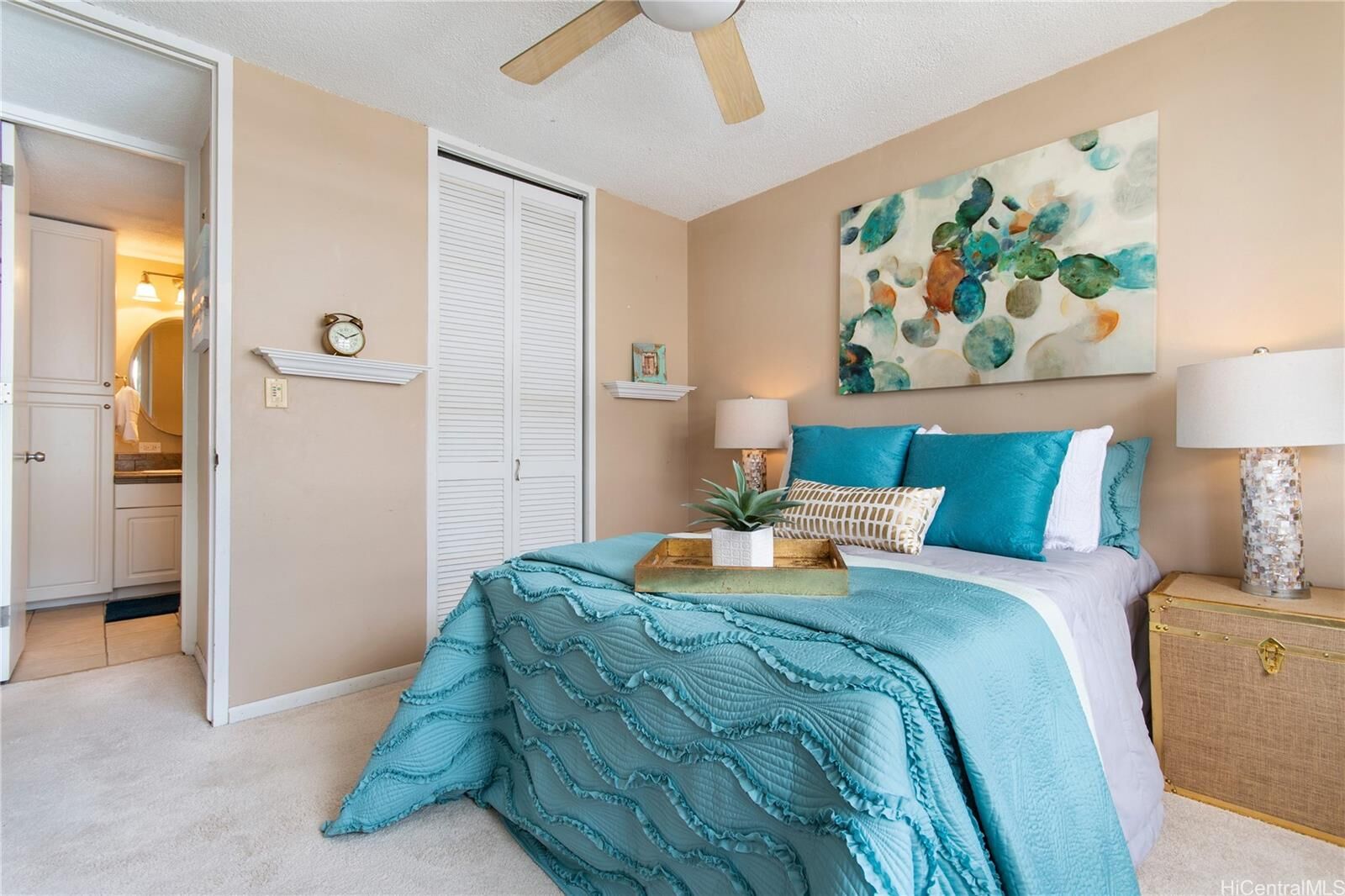 Property Photo:  2415 Ala Wai Boulevard 2004  HI 96815 