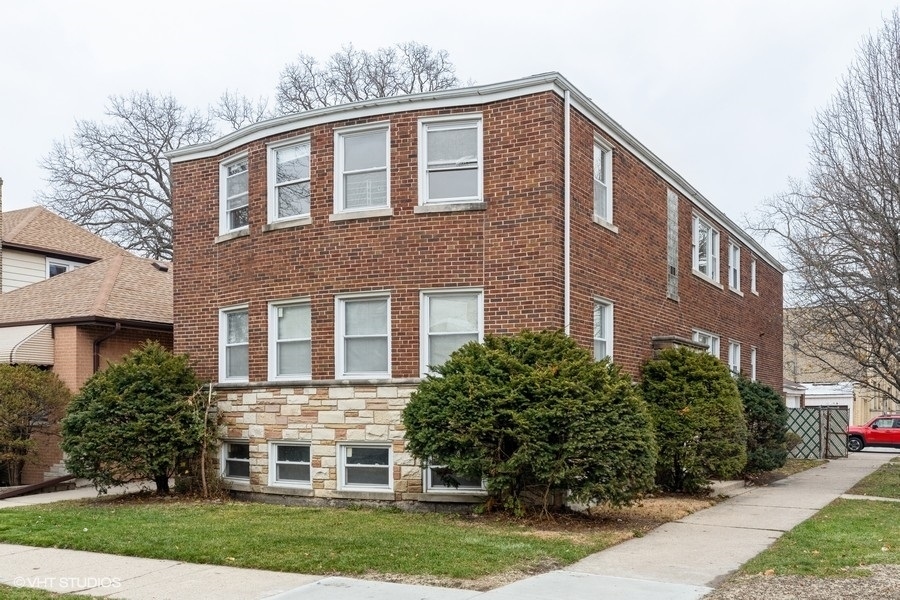 3322 W Catalpa Avenue  Chicago IL 60625 photo