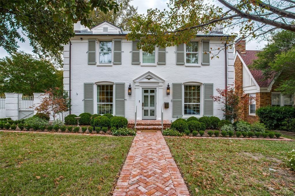 Property Photo:  2301 Warner Road  TX 76110 