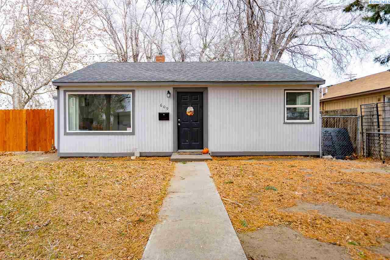 Property Photo: 609 S Fir WA 99336