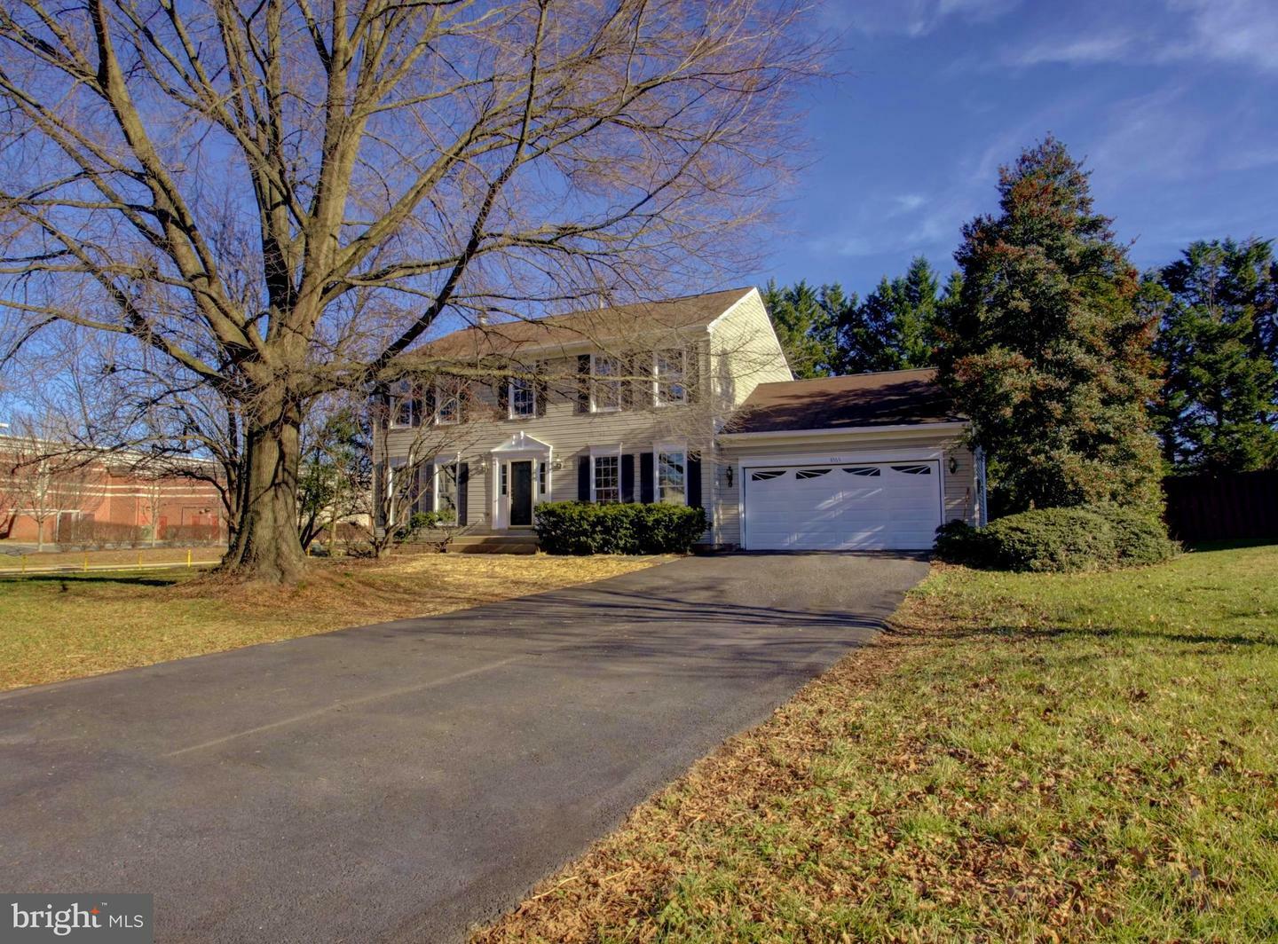 Property Photo: 8567 Richmond Avenue VA 20110