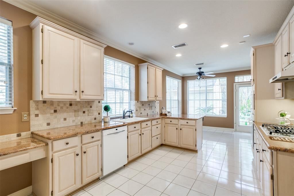 Property Photo:  50 S Summer Cloud Dr  TX 77381 