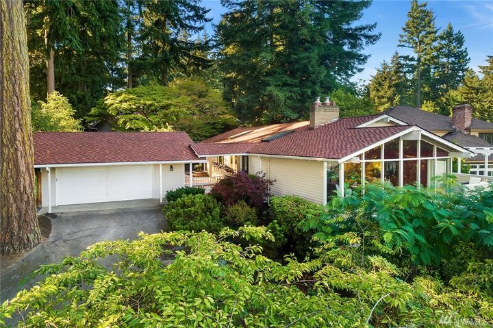 Property Photo: 7707 89th Place SE WA 98040