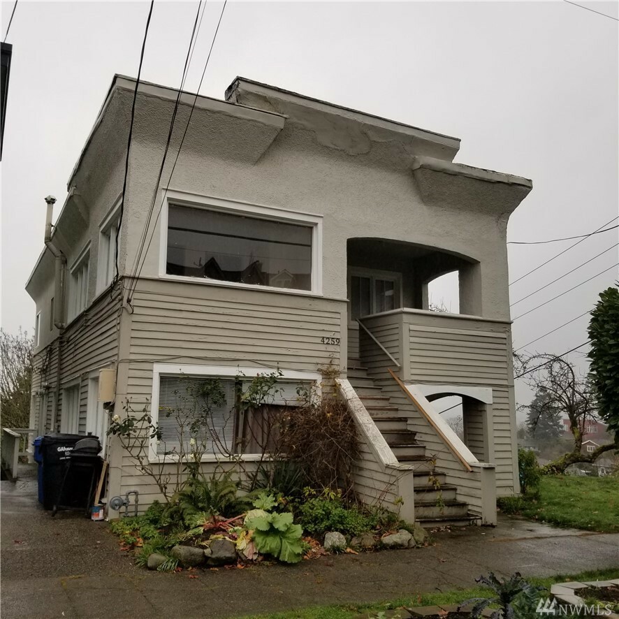 Property Photo:  4259 Greenwood Ave N  WA 98103 