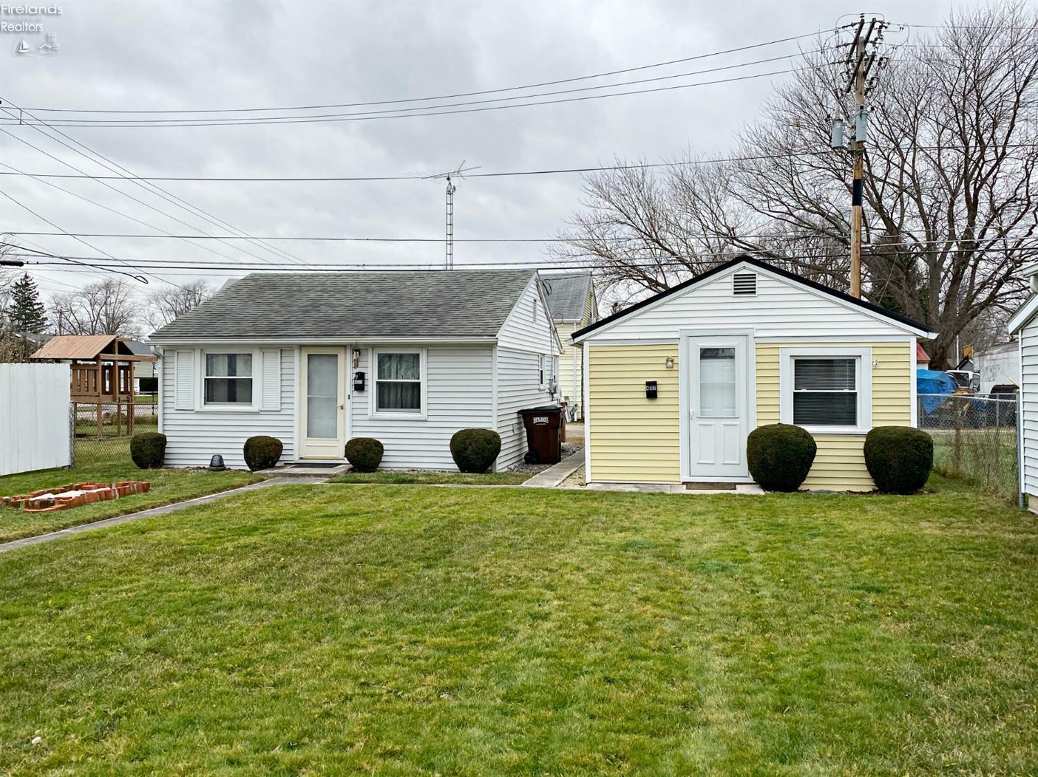 Property Photo:  437 N Washington Street  OH 44883 