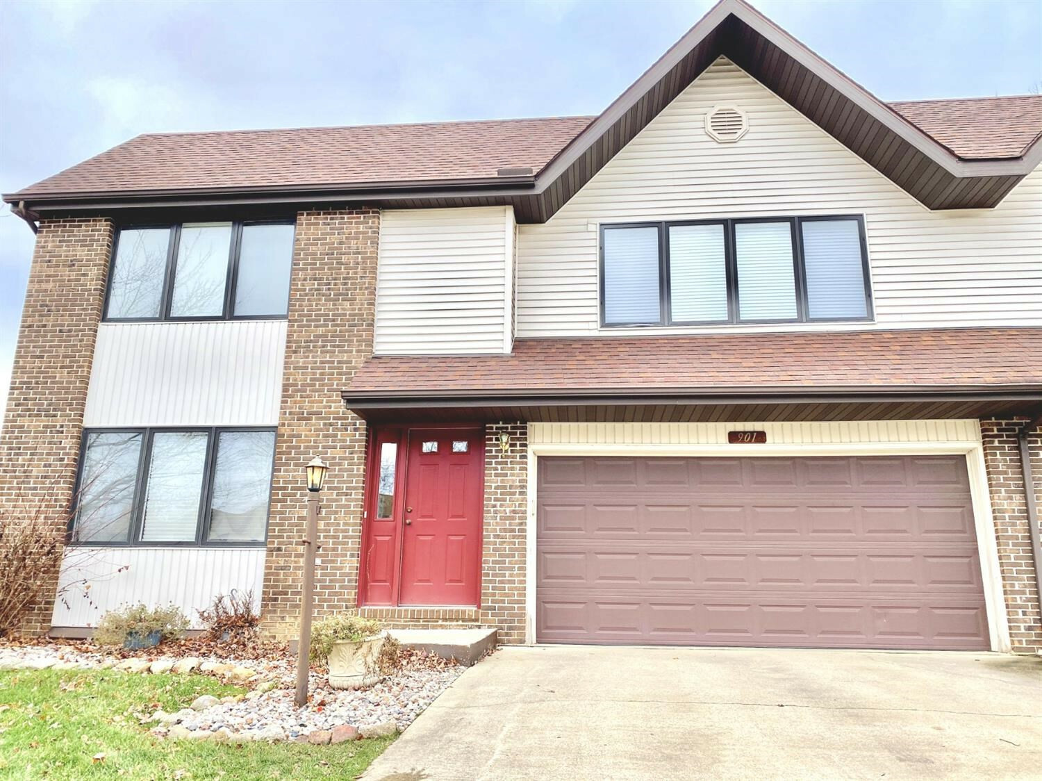 Property Photo: 901 Hampton Circle IN 46383