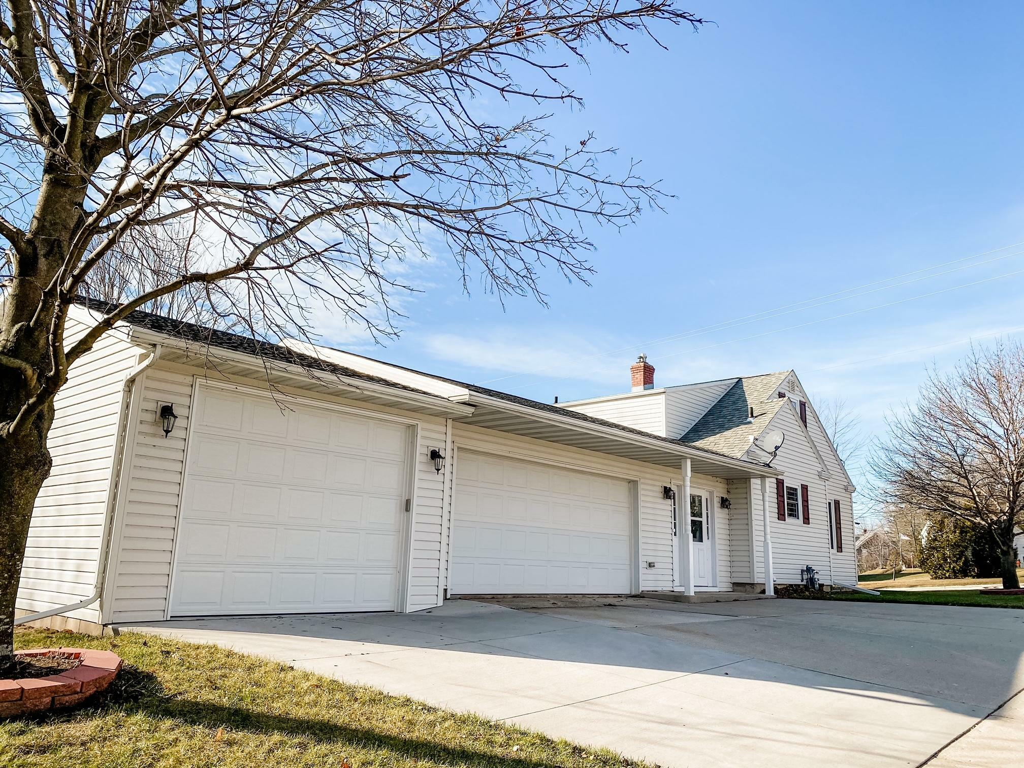 Property Photo:  420 N Rockway St  WI 54228 