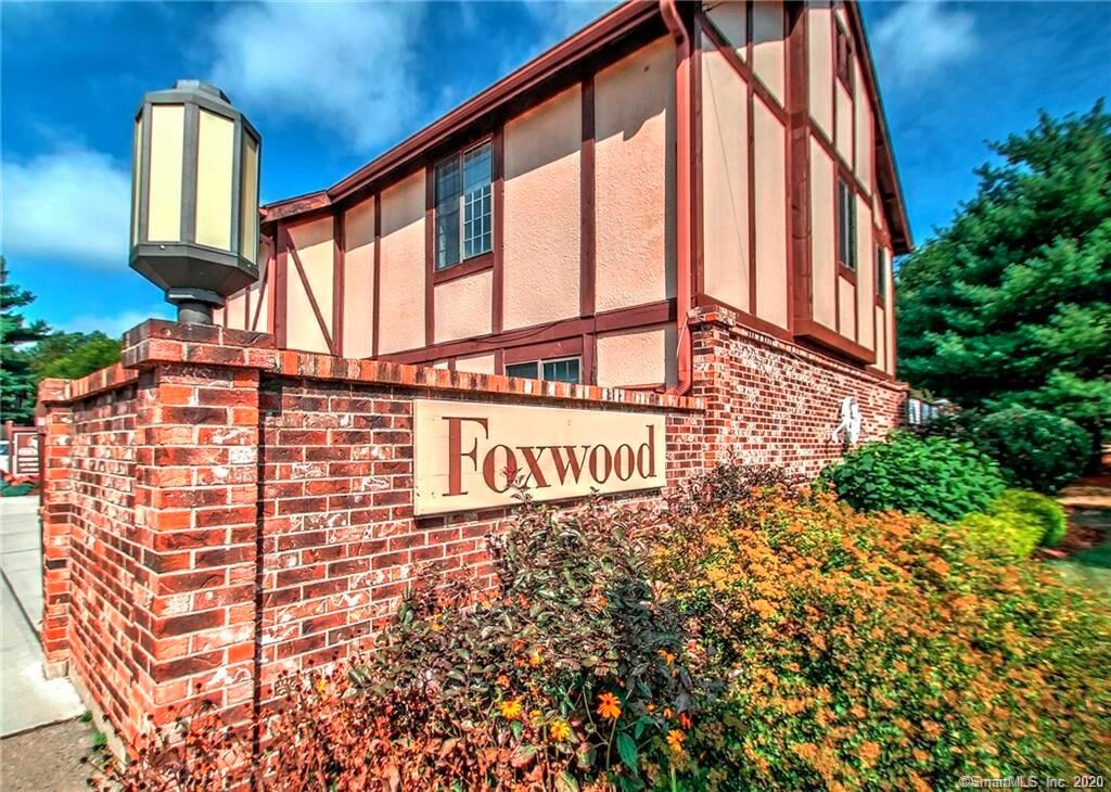 Property Photo:  325 Foxwood Lane 325  CT 06461 