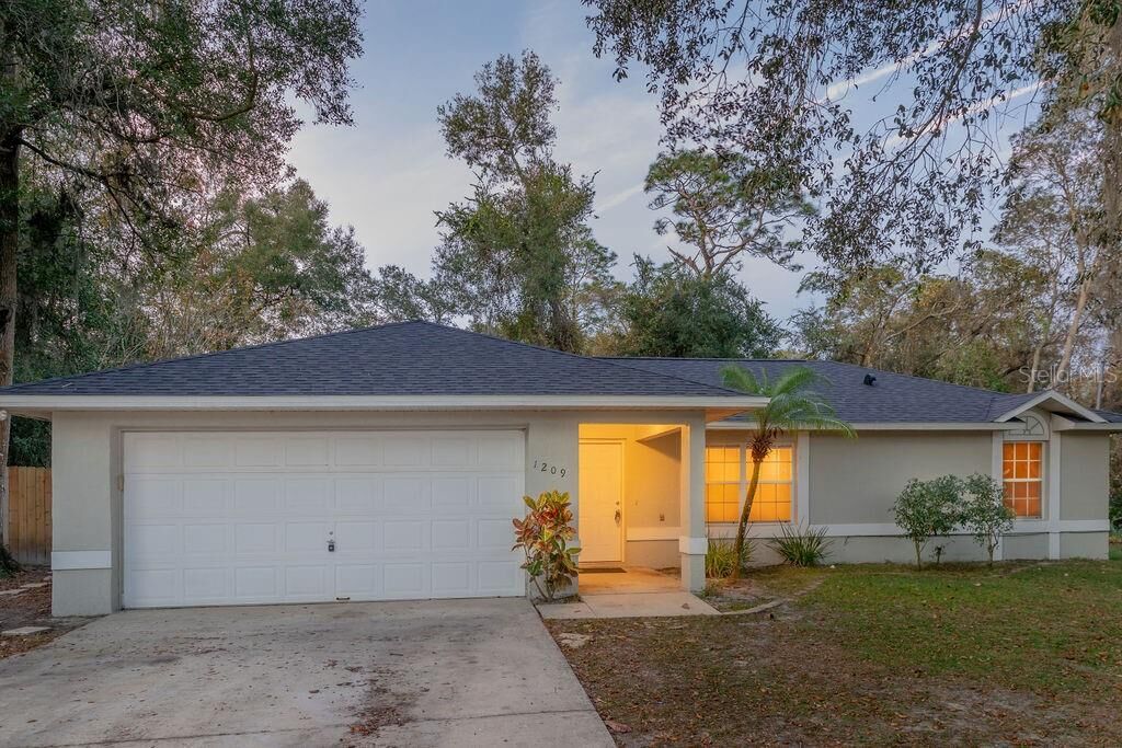 Property Photo:  1209 7th Street  FL 32763 