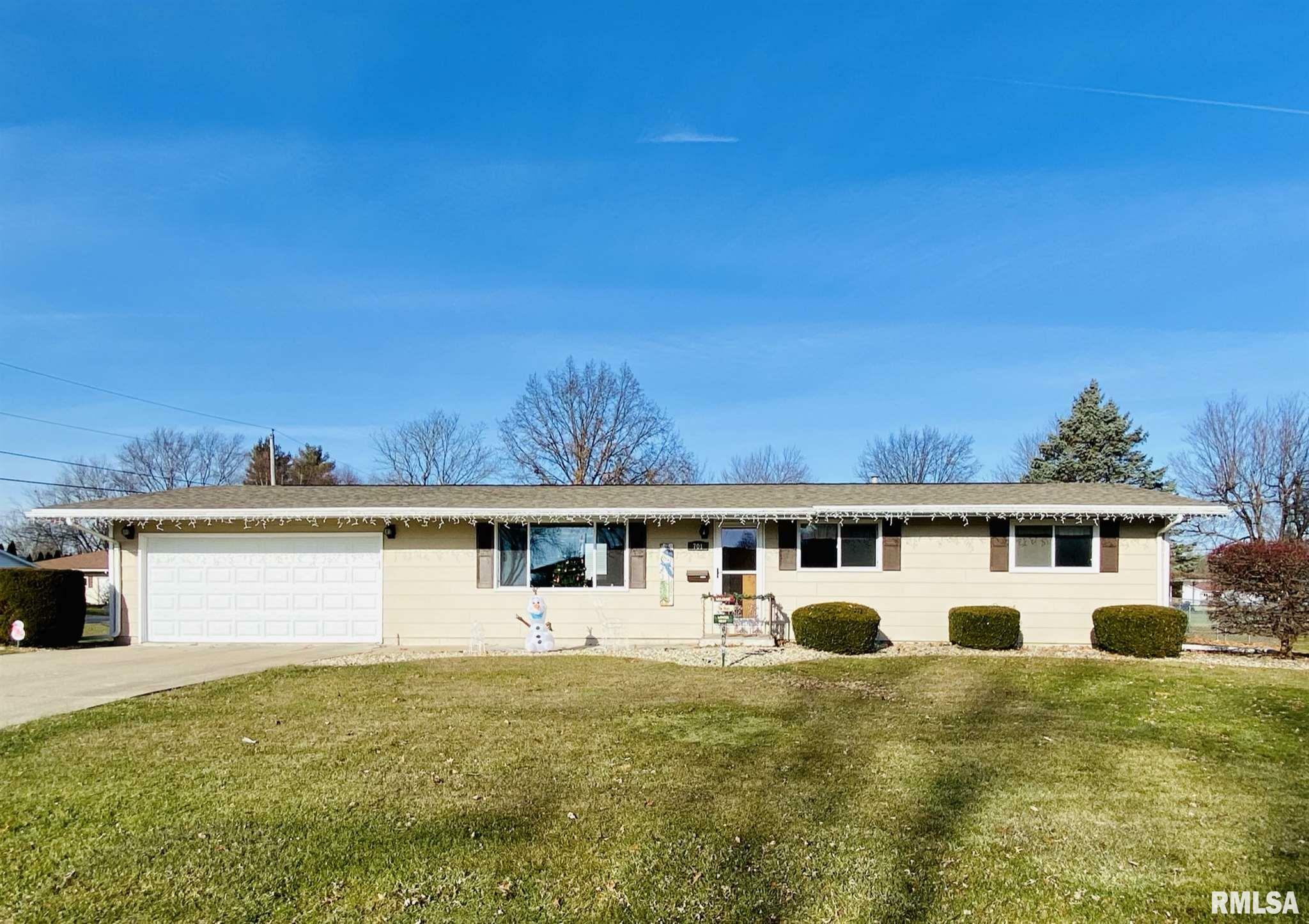 Property Photo:  701 Pleasant  IL 61448 