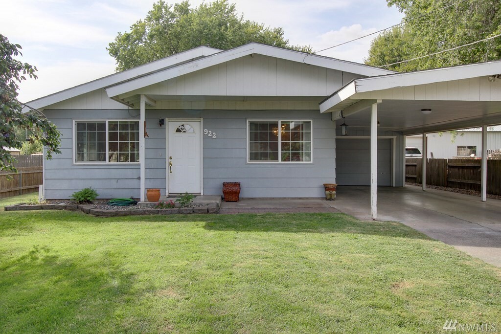 Property Photo: 922 Oriole St WA 99362