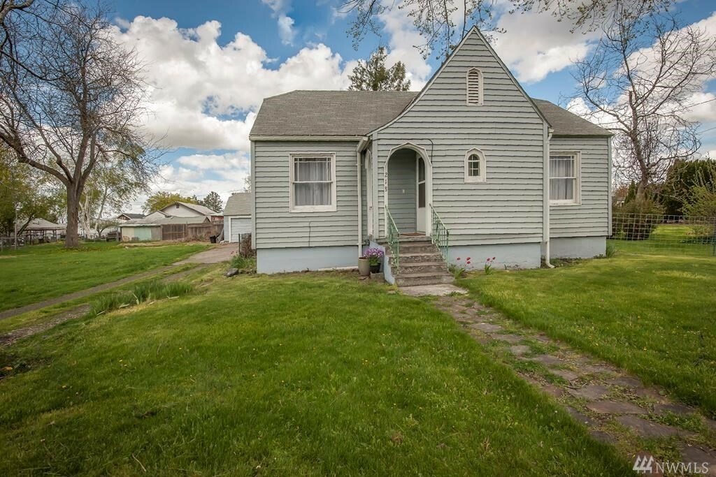 Property Photo:  218 Drumheller St  WA 99362 