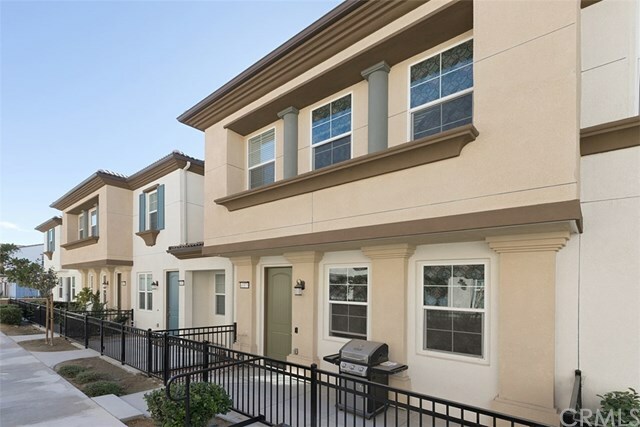 Property Photo:  40379 Calle Real  CA 92563 